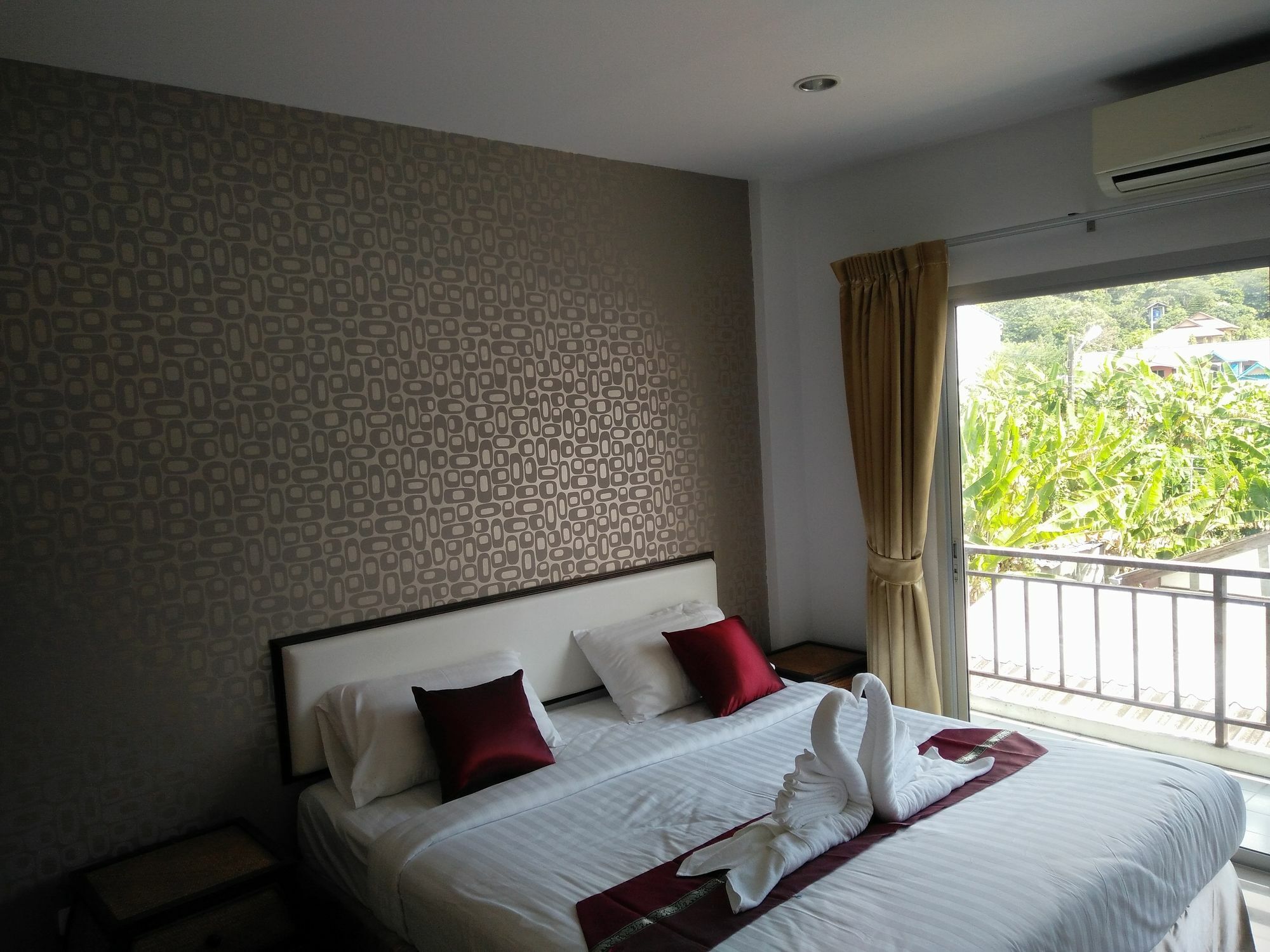 White Sky Boutique Hotell Patong Exteriör bild