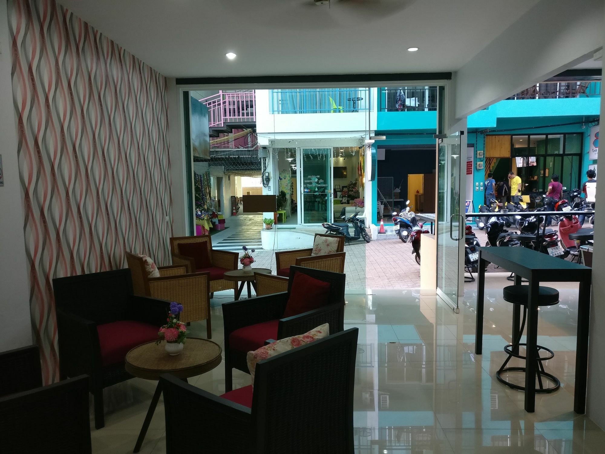 White Sky Boutique Hotell Patong Exteriör bild