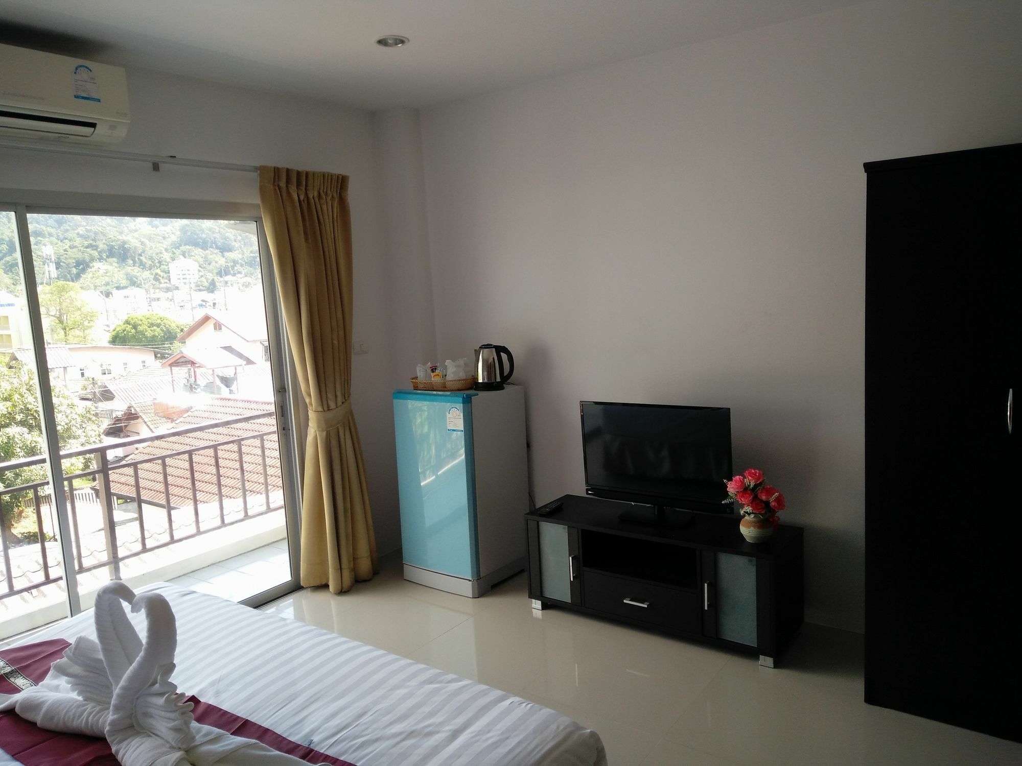 White Sky Boutique Hotell Patong Exteriör bild