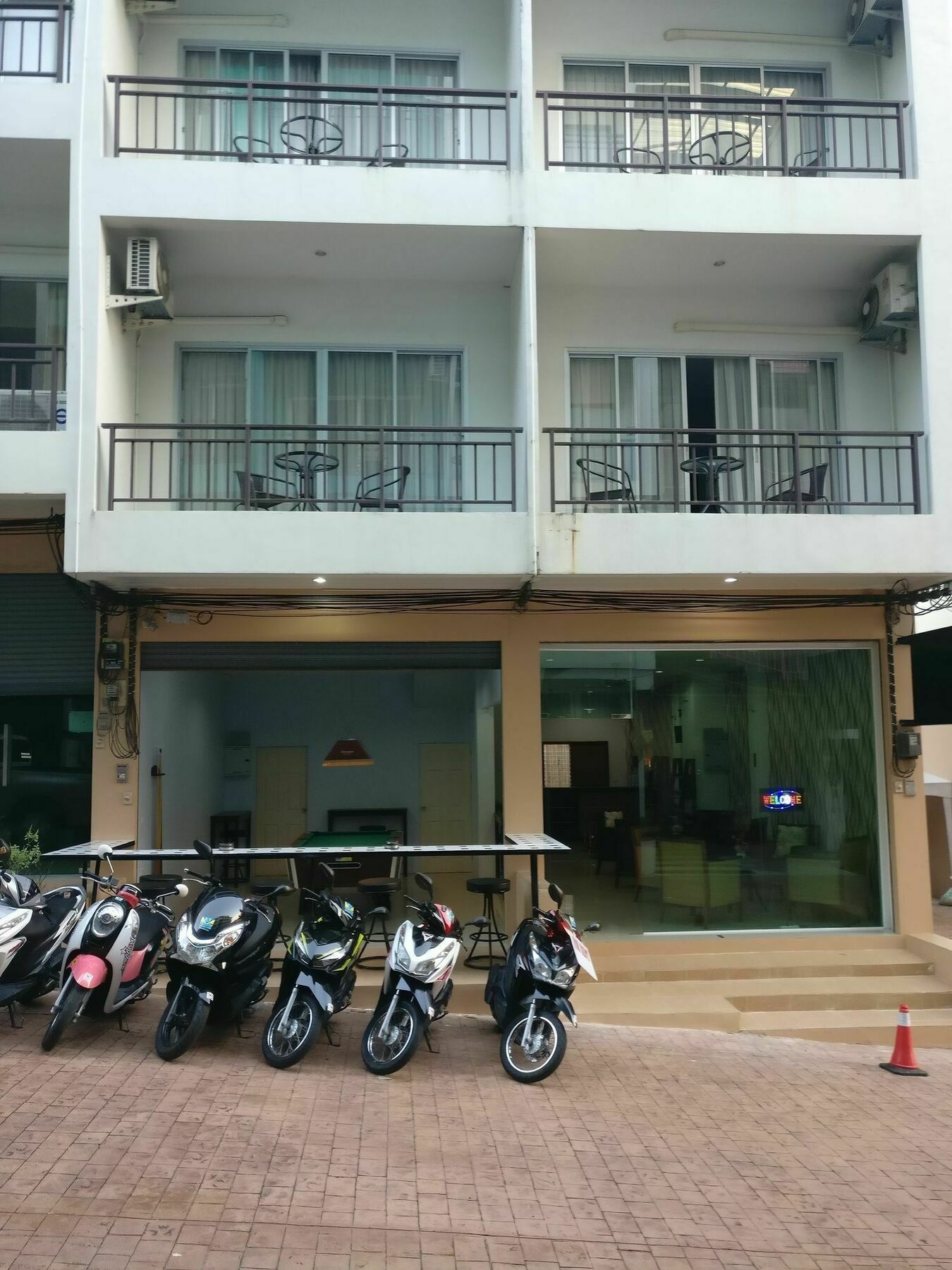 White Sky Boutique Hotell Patong Exteriör bild