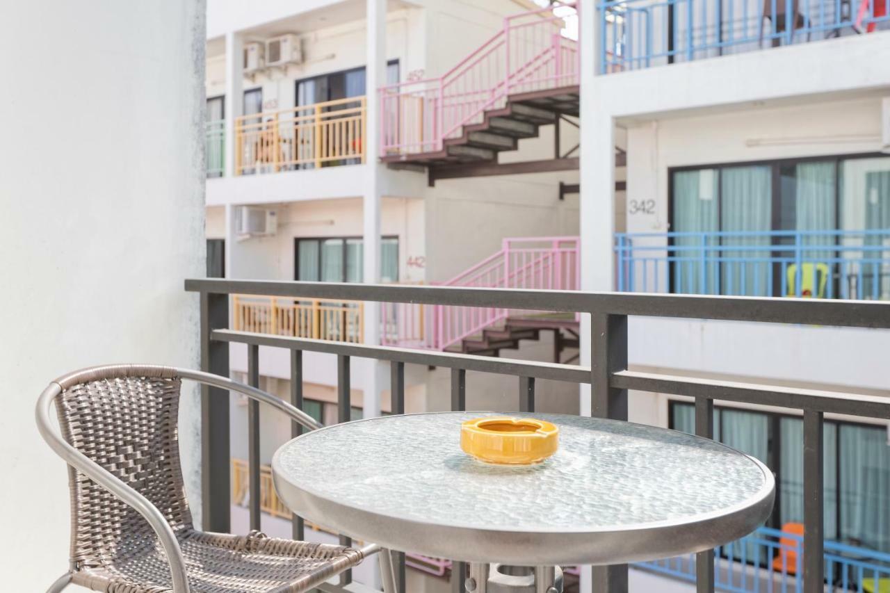 White Sky Boutique Hotell Patong Exteriör bild